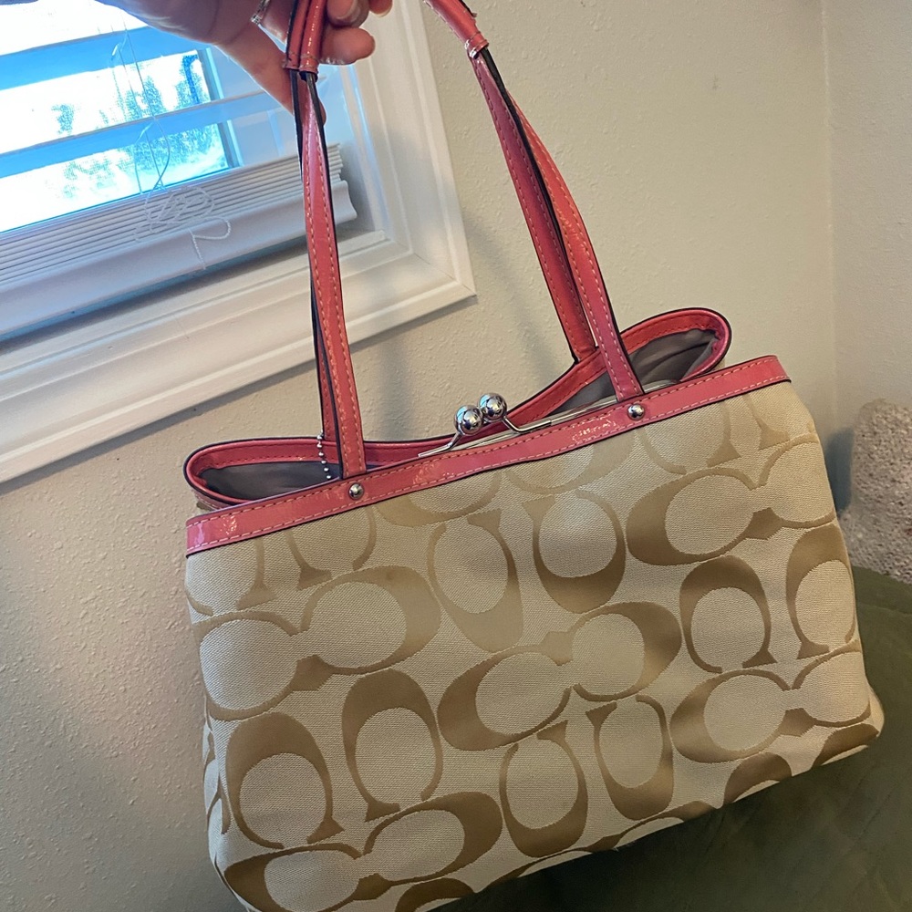 🇺🇸Coach purse pink with kisslock 🩷 - Picture 2 of 13